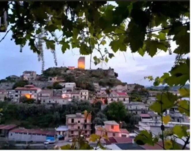 Appartamento con 5 locali in vendita in Corso Regina Margherita, SantIlario Dello Ionio