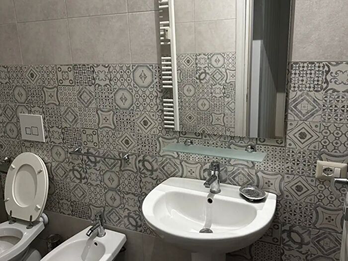 Appartamento trilocale in affitto in Alzaia Naviglio Grande, Milano