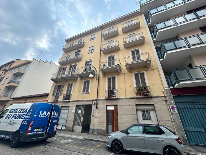 Appartamento trilocale in affitto in Via Perosa, Cenisia, Torino