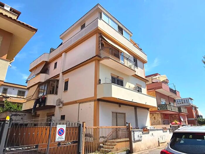Appartamento trilocale in vendita in Via Ischia, Nettuno