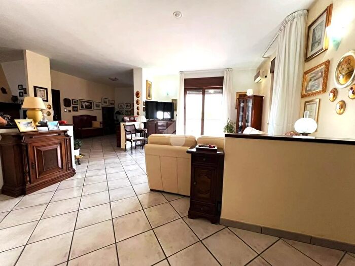 Casa con 5 locali in vendita in Via Generale Antonio Falcone Fu Carmelo p, Mesagne