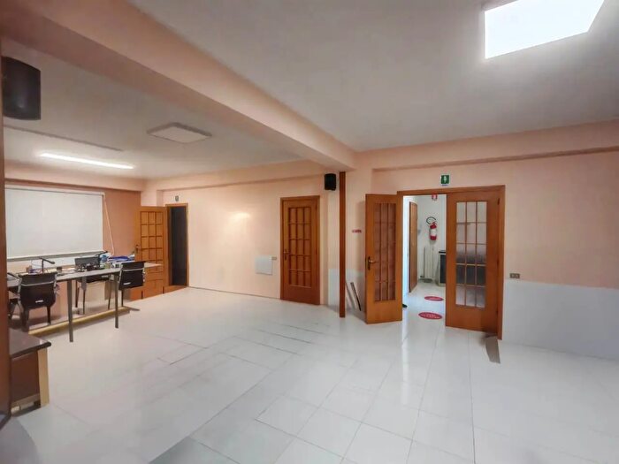 Appartamento con 8 locali in vendita in Viale Santa Panagia, Siracusa