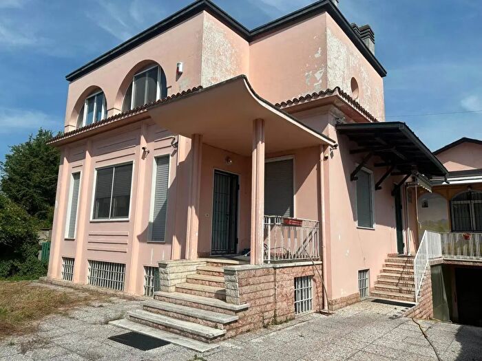 Casa con 5 locali in vendita in Vigevano