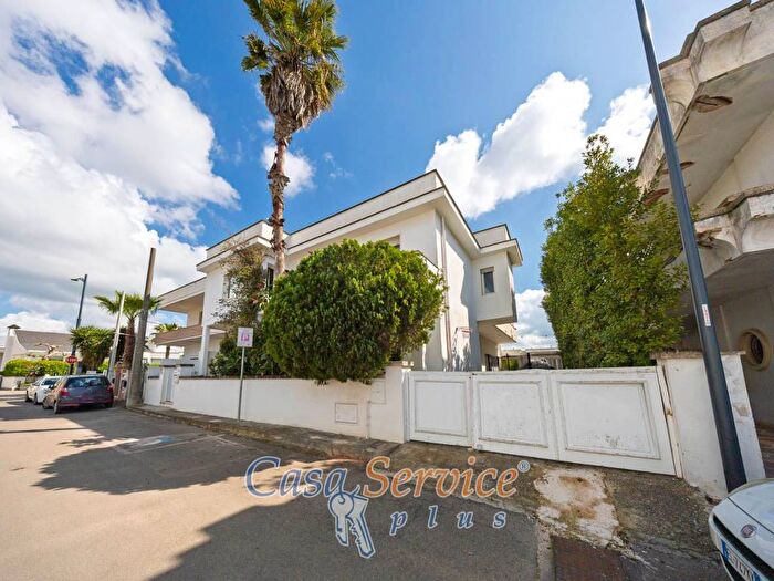 Casa con 6 locali in affitto in Via Bologna, Centro, Racale