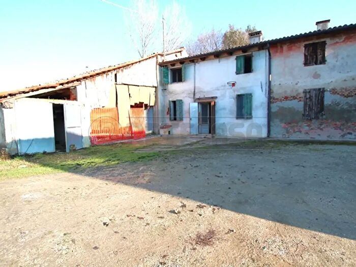 Casa con 8 locali in vendita in Montegalda