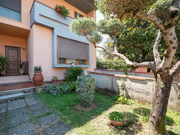 Casa con 6 locali in vendita in Via Giuseppe Mazzini, Poggio A Caiano
