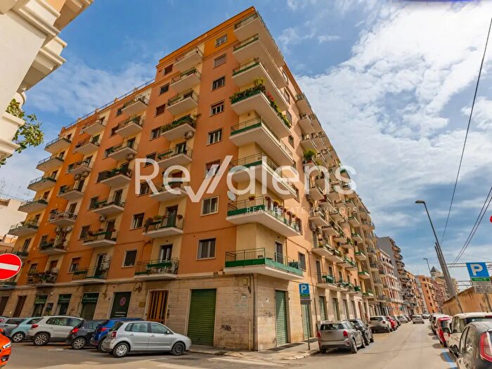 Appartamento con 5 locali in vendita in Michelangelo Signorile, Bari