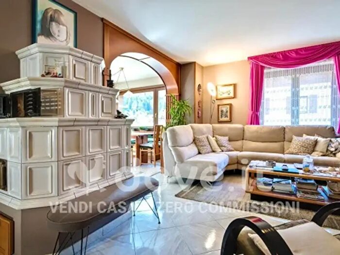 Casa con 6 locali in vendita in Via Breno, Valdisotto