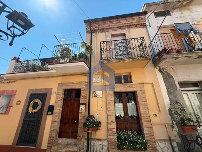 Casa trilocale in vendita in Treglio