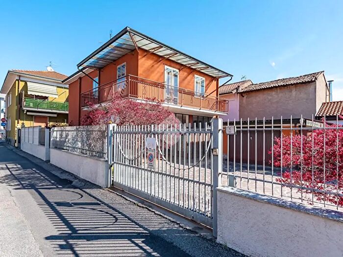 Casa con 6 locali in vendita in Vicolo Abruzzi, Lainate