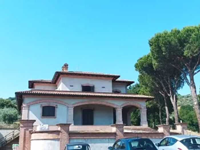 Casa con 6 locali in vendita in Via Palazzetta, Bettona