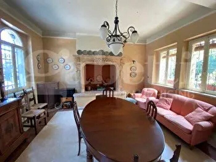 Casa con 8 locali in vendita in Via Montemezzi, Vigasio