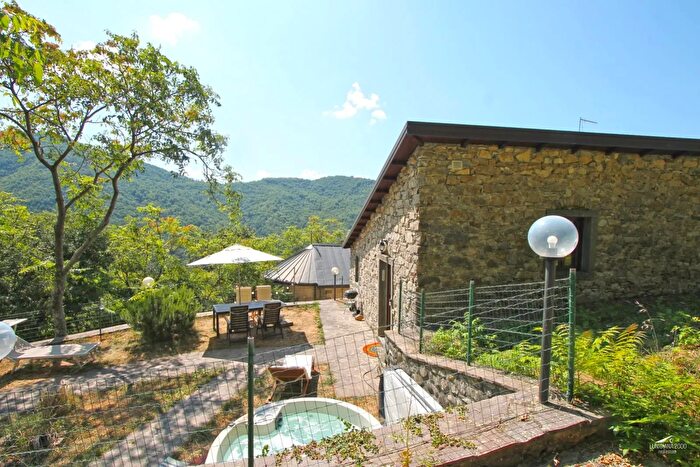 Casa quadrilocale in vendita in Fivizzano