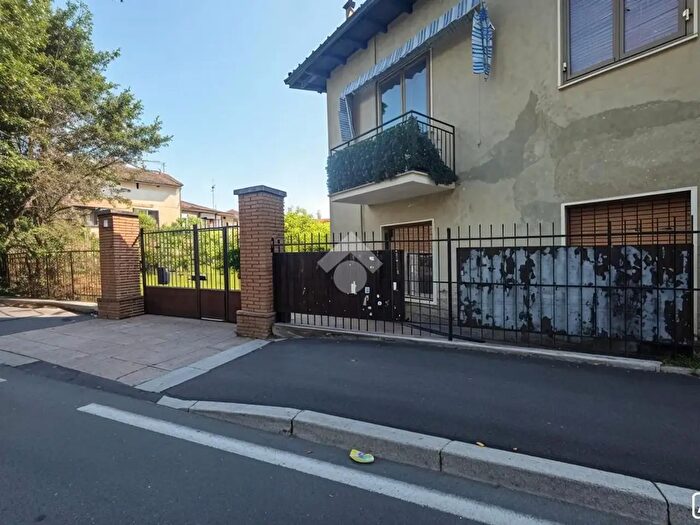 Appartamento trilocale in vendita in Via Barcella, Chiari