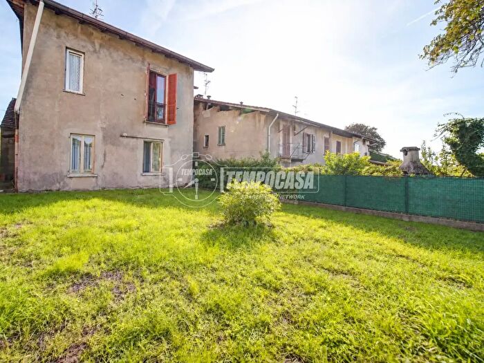 Casa quadrilocale in vendita in Via Baracca, Caronno Varesino