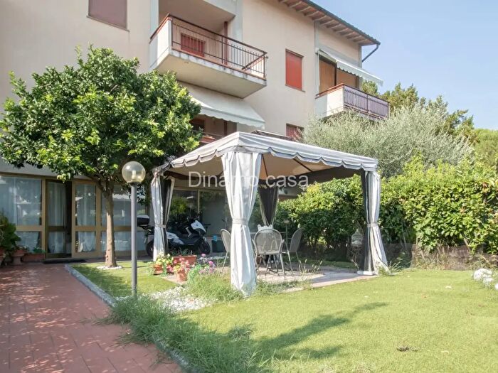 Casa con 6 locali in vendita in Via di Galceti, Prato