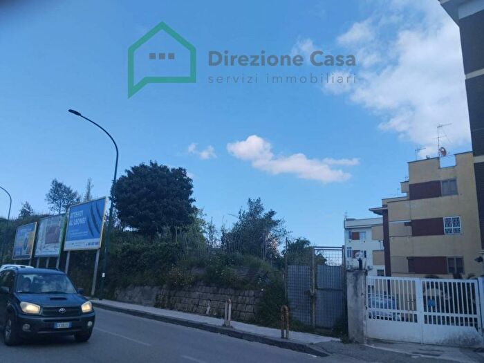 Appartamento trilocale in affitto in via leonardo bianchi, Zona Ospedaliera, Napoli