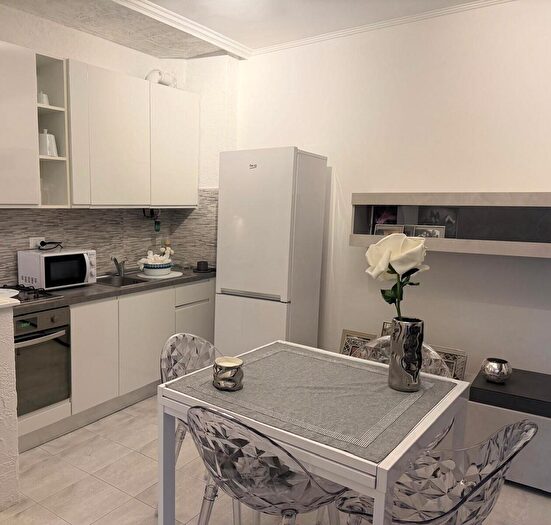 Casa quadrilocale in vendita in Via Fratelli Cervi, Luni