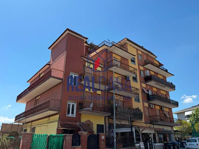 Appartamento trilocale in affitto in Via Buscemi, Borghesiana, Roma