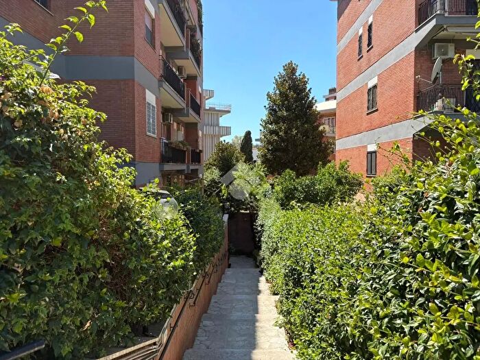 Appartamento quadrilocale in vendita in Via di Vigna Due Torri, Roma