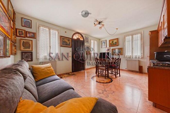 Casa trilocale in vendita in Via delle Mura, Mirandola