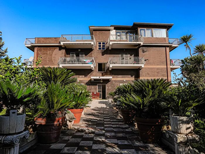 Appartamento trilocale in vendita in Via Dasà, Roma