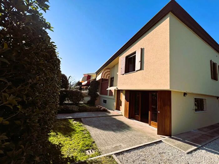 Casa con 5 locali in vendita in Via Kennedy, Gruaro