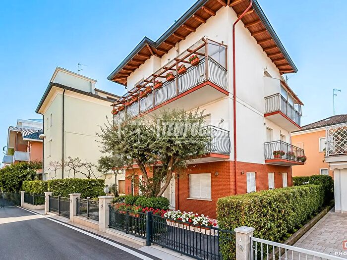 Appartamento trilocale in vendita in Viale Enrico Toti, Riccione