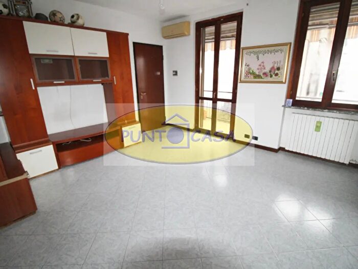 Appartamento trilocale in vendita in Via G Mazzini, Borghetto Lodigiano