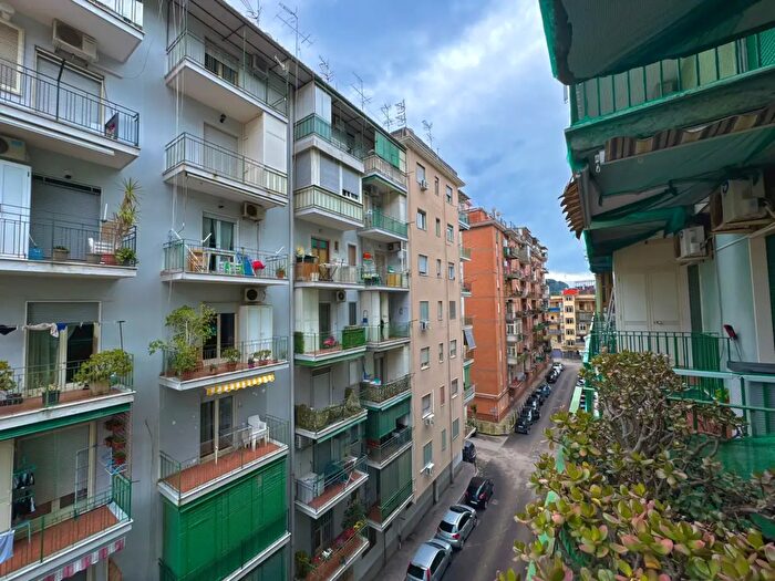 Appartamento trilocale in vendita in Via Divisione Siena, Napoli