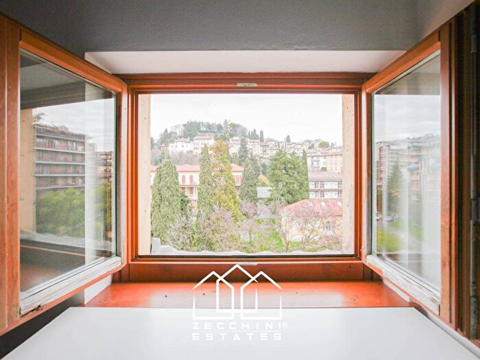 Appartamento trilocale in affitto in Via Giuseppe Garibaldi, Centro, Bergamo