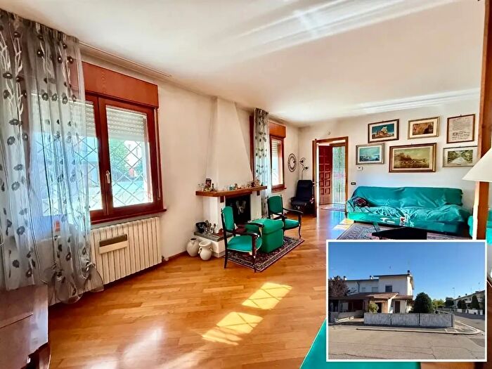 Casa con 6 locali in vendita in Via Pasi, Alfonsine