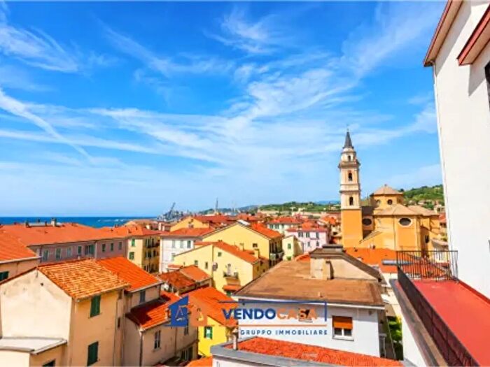 Appartamento quadrilocale in vendita in Piazza Ulisse Calvi, Imperia