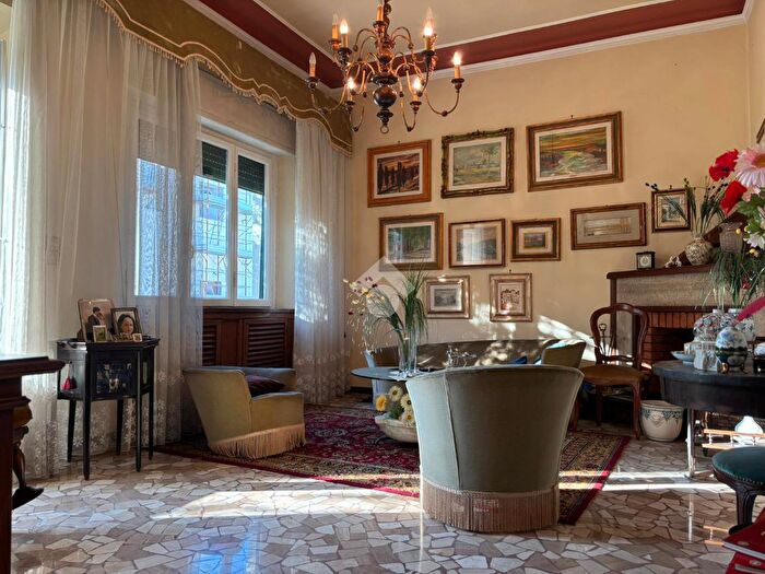 Casa quadrilocale in vendita in Via Gerani, Lucca