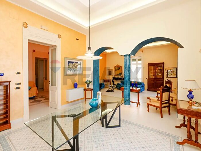 Casa con 18 locali in vendita in Vieste