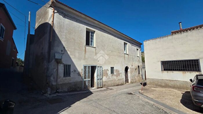 Casa con 6 locali in vendita in Via Castello, Durazzano