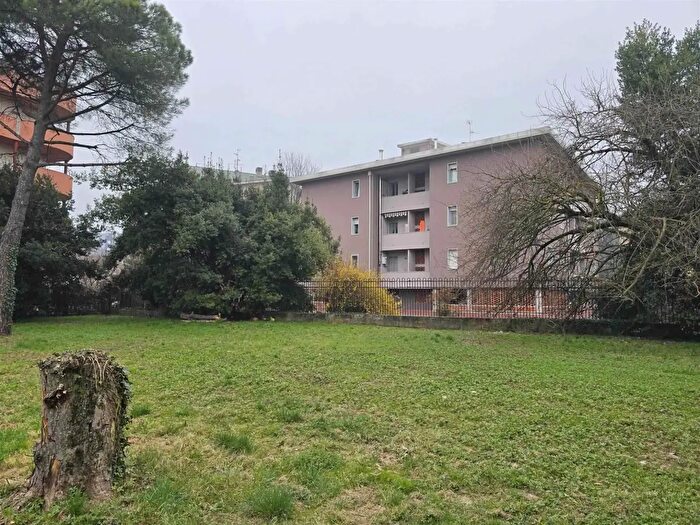 Appartamento trilocale in vendita in Via Silva, Monza