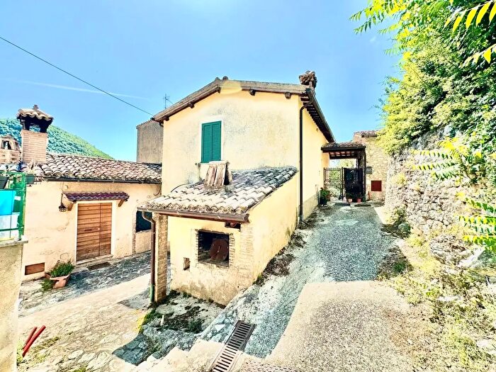 Casa con 5 locali in vendita in Località Santa Maria, Spoleto
