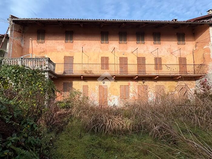 Casa con 9 locali in vendita in Via Abate Caluso, Vestigne
