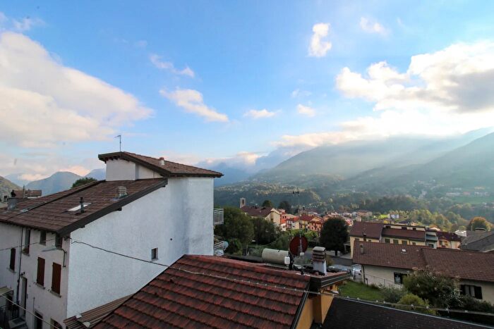 Casa quadrilocale in vendita in Via Largo Goggi, Centro Valle Intelvi