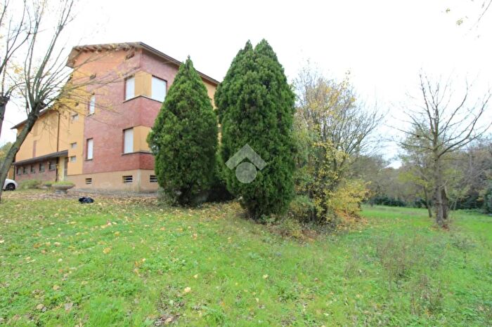 Casa con 8 locali in vendita in Via Statutaria, Casalgrande