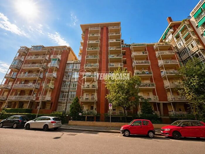 Appartamento trilocale in vendita in Via Luini C, Torino