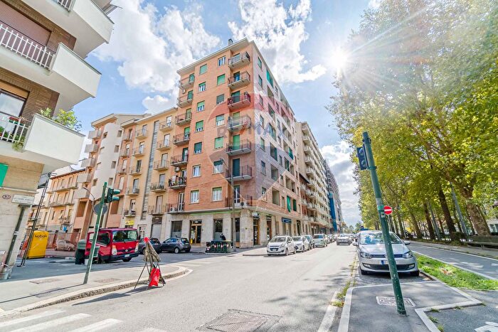 Appartamento trilocale in vendita in Corso Agnelli, Torino