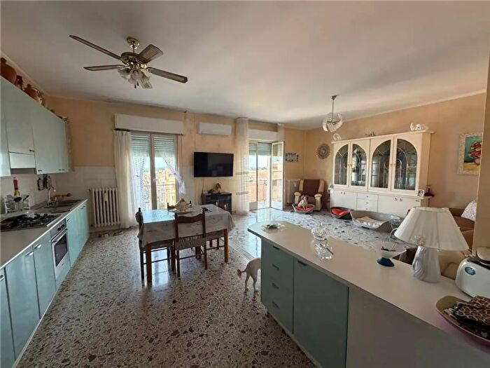 Appartamento con 6 locali in vendita in San Nicandro Garganico