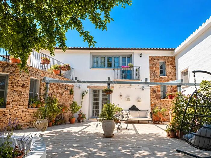 Casa con 5 locali in vendita in Via Sole Ruiu, Olbia