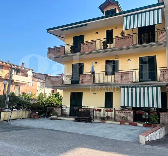 Appartamento con 7 locali in vendita in Località Tutuni, Vitulazio