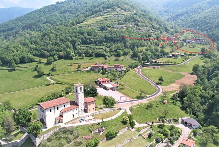 Casa in vendita in Via Pezze Adrara San Martino Bg Italia, Adrara San Rocco