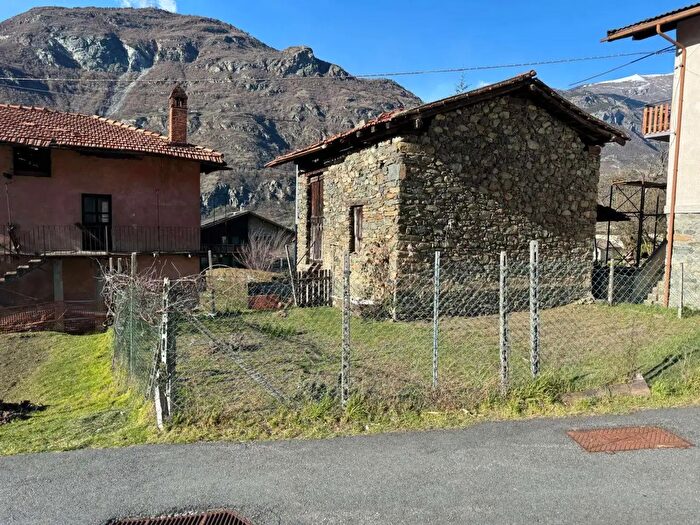 Casa bilocale in vendita in Frazione Clapey, Pontey