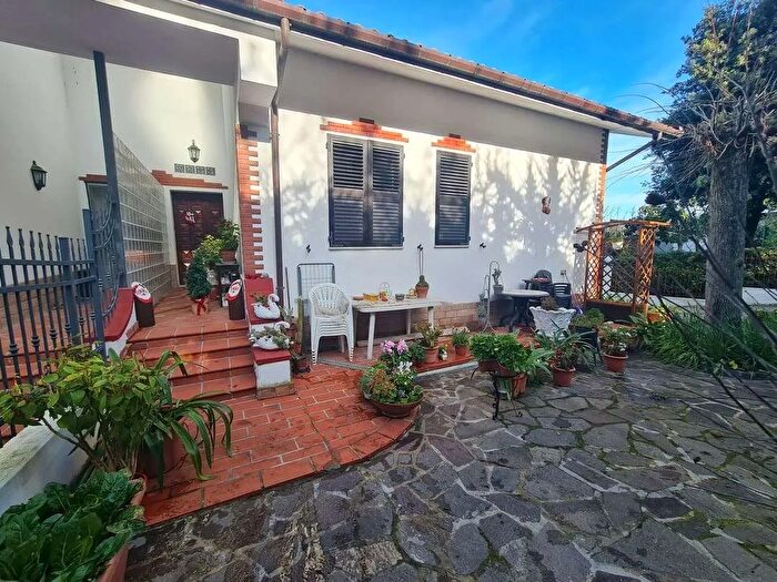 Casa con 6 locali in vendita in Ancona