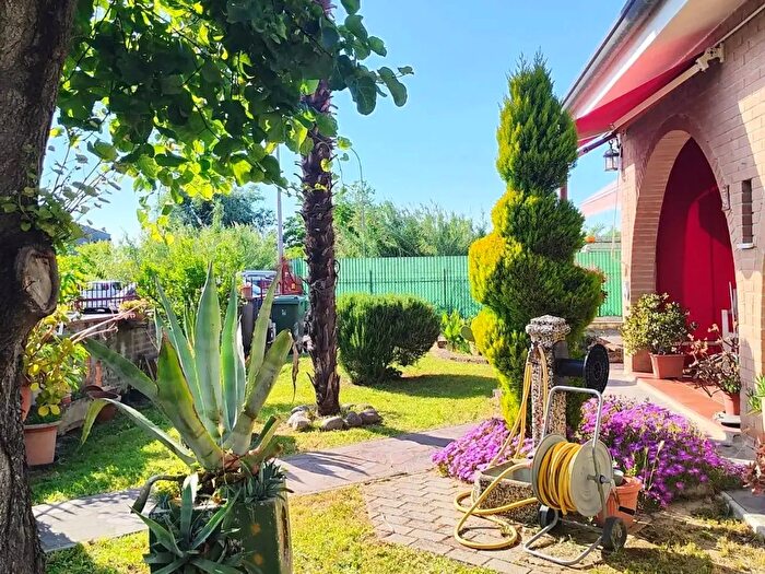 Casa con 5 locali in vendita in Via dell'Artigianato, Tresignana